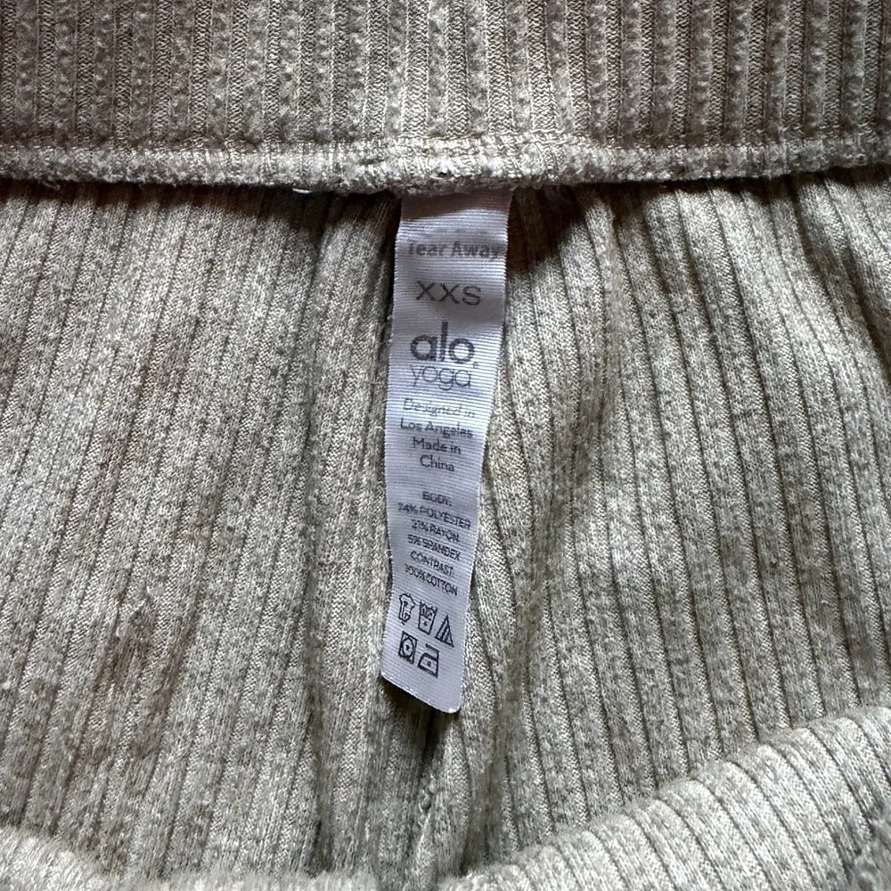 Alo Yoga Muse Sweatpant in Gravel Heather Size XXS Athleisure Ribbed Jogger - Picture 7 of 8